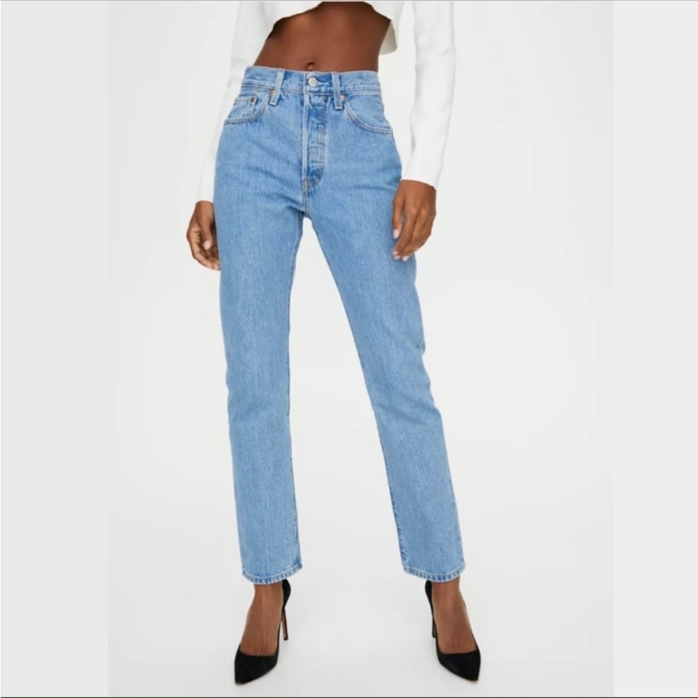 Levi’s 501 high-waisted light-wash jeans. 💙